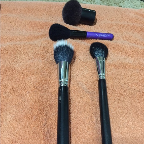 MAC Cosmetics Other - Authentic Mac brush set